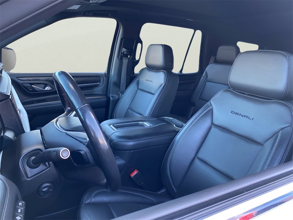 Used 2021 GMC Yukon Denali w/ Denali Premium Package image 16
