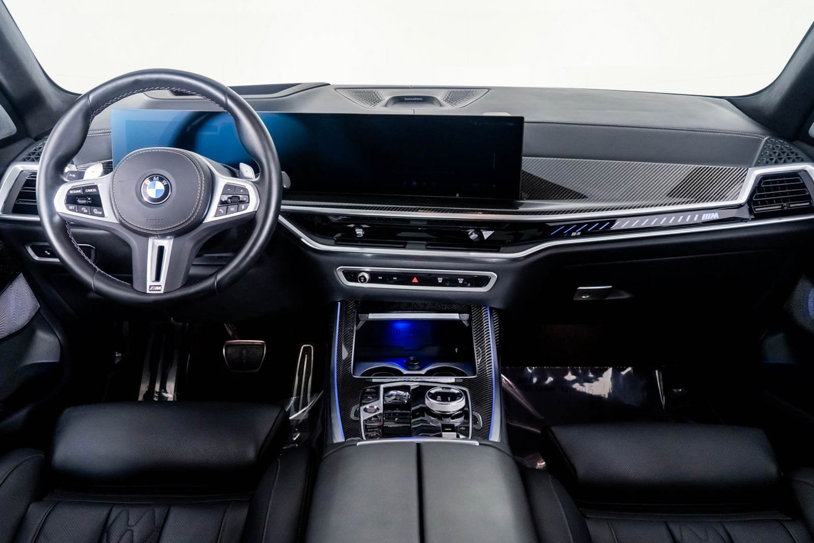 Used 2024 BMW X7 M60i w/ Premium Package image 40