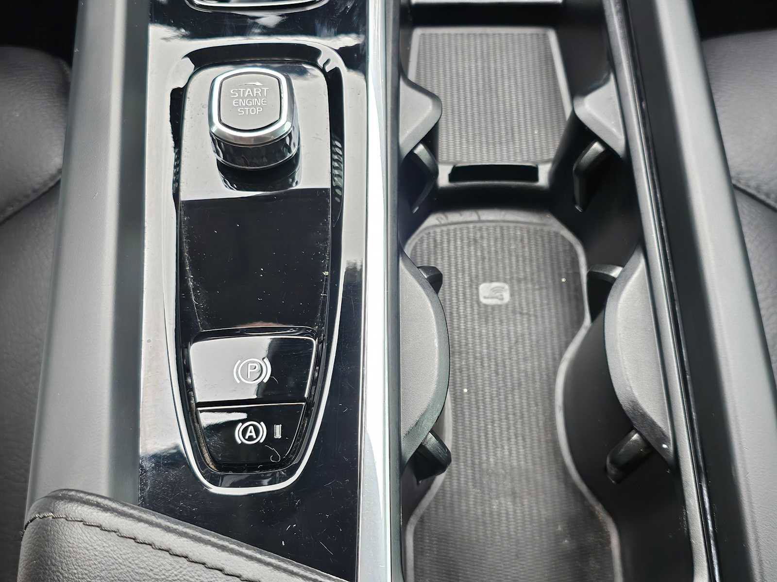 Certified 2023 Volvo XC60 B5 Plus w/ Climate Package image 27