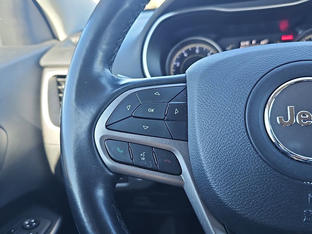 Used 2020 Jeep Cherokee Latitude Plus w/ Comfort/Convenience Group image 18