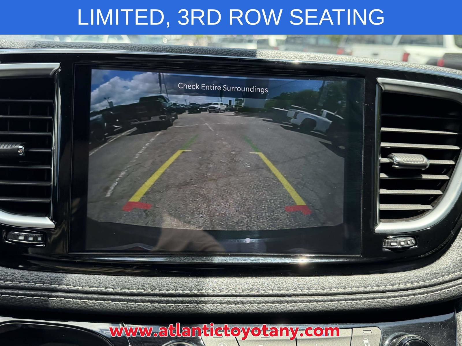 Used 2025 Chrysler Pacifica Limited FWD image 34