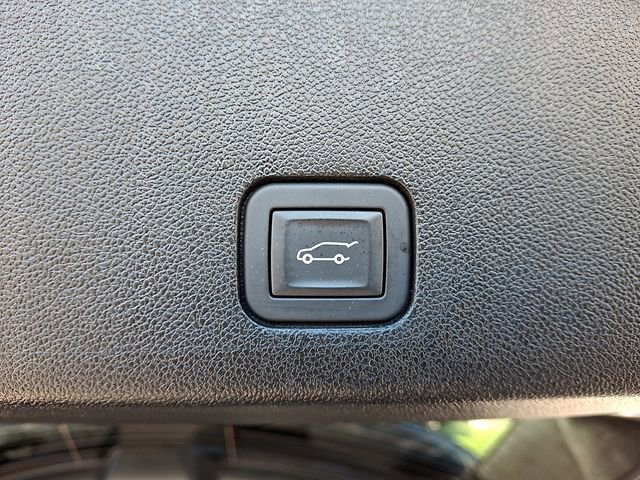 Used 2025 Cadillac XT6 Premium Luxury image 31