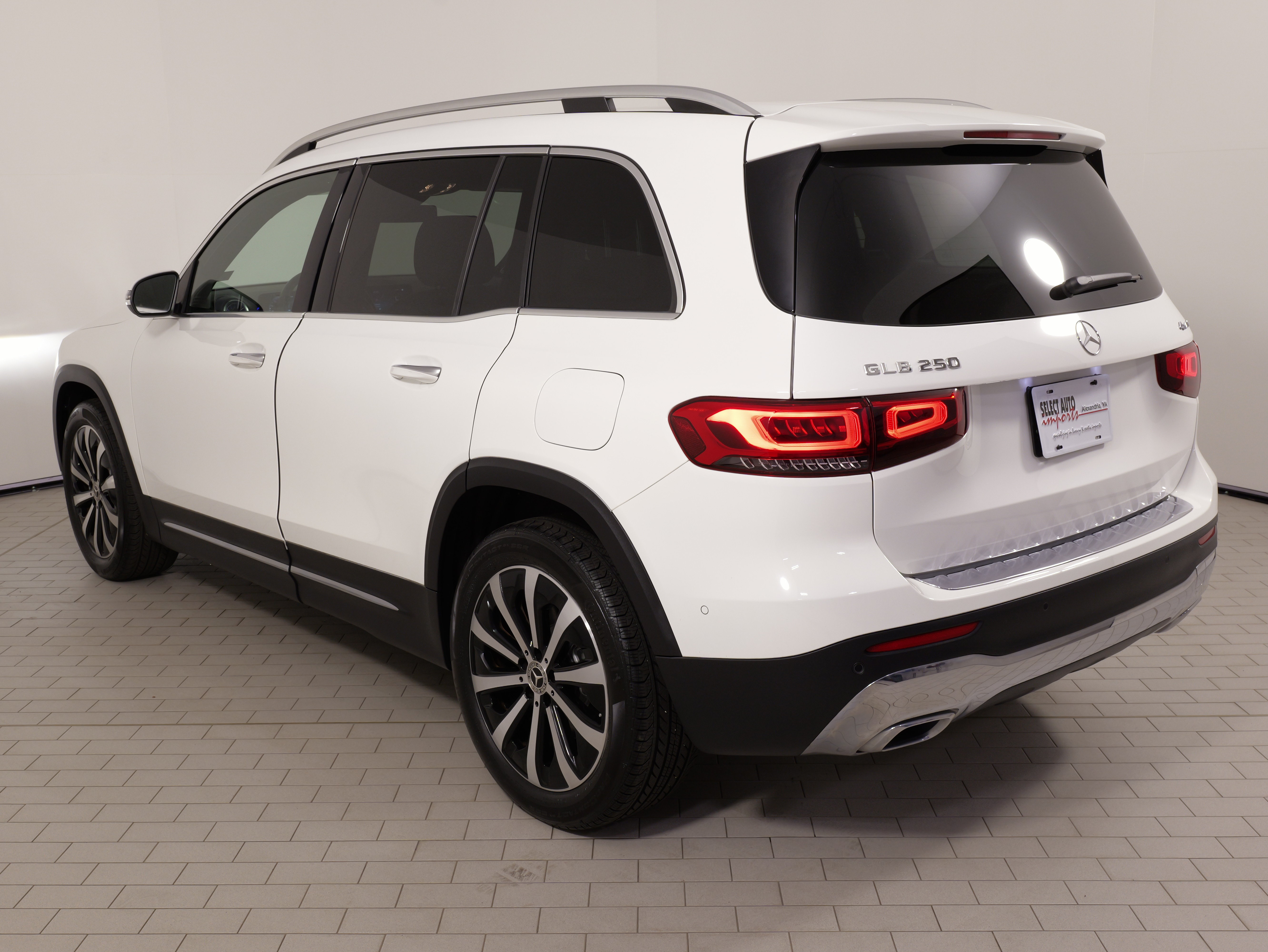 Used 2022 Mercedes-Benz GLB 250 4MATIC image 13