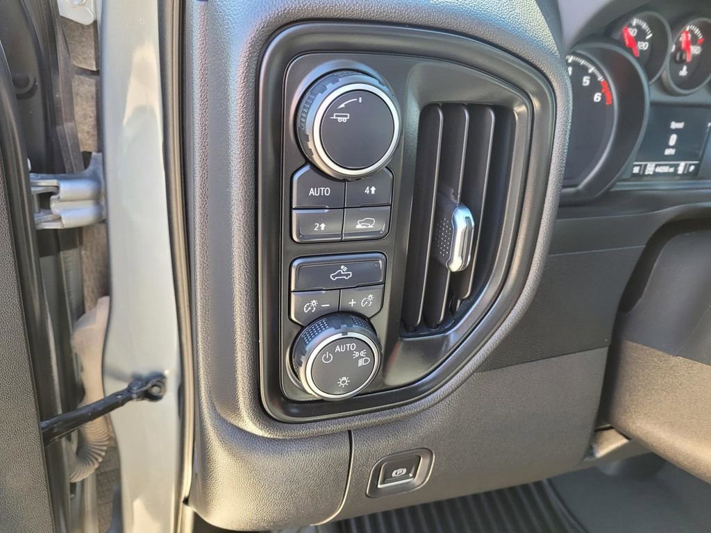 Used 2023 Chevrolet Silverado 1500 Custom image 22