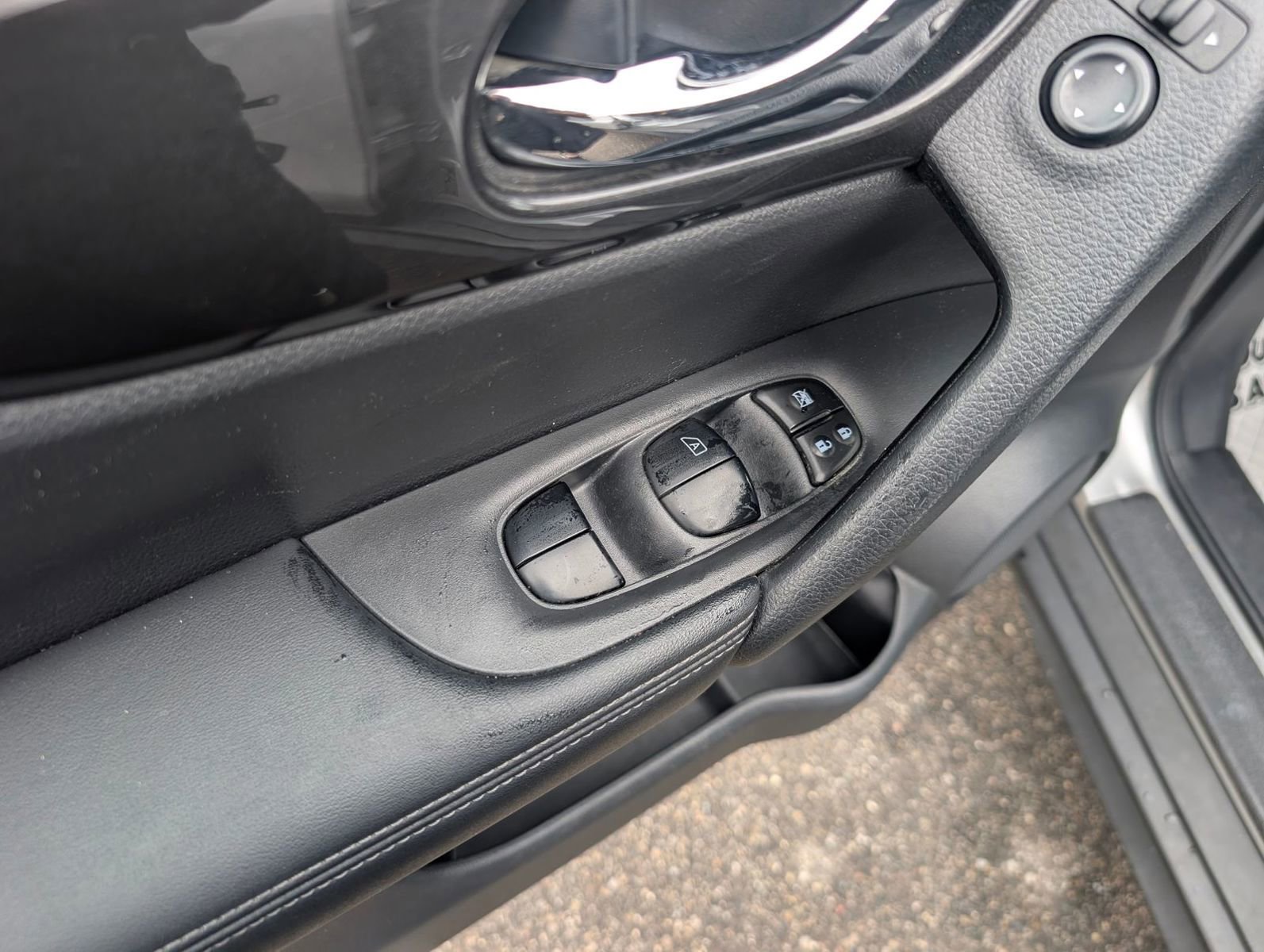 Used 2019 Nissan Rogue SV image 7