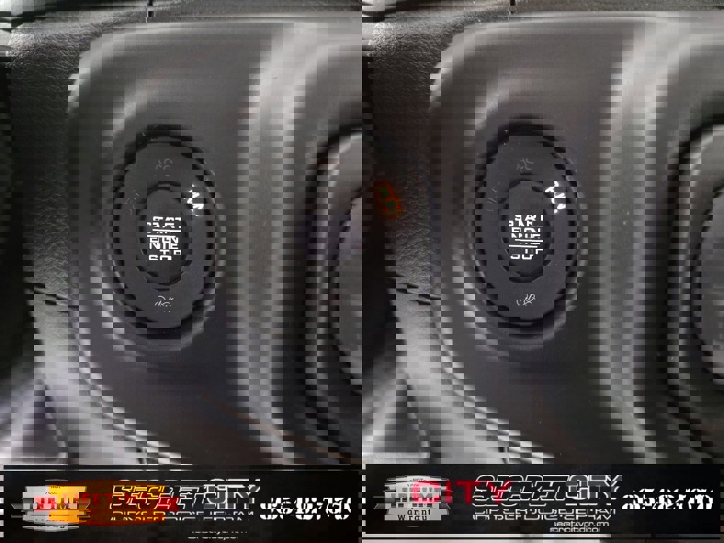 Used 2023 Jeep Wrangler Sahara image 23