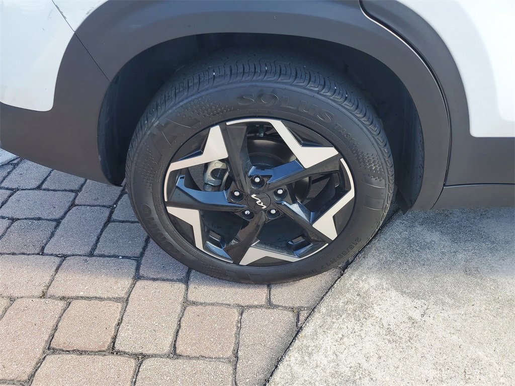 Used 2024 Kia Seltos EX image 7