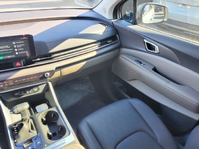 New 2026 Kia Carnival EX FWD image 14