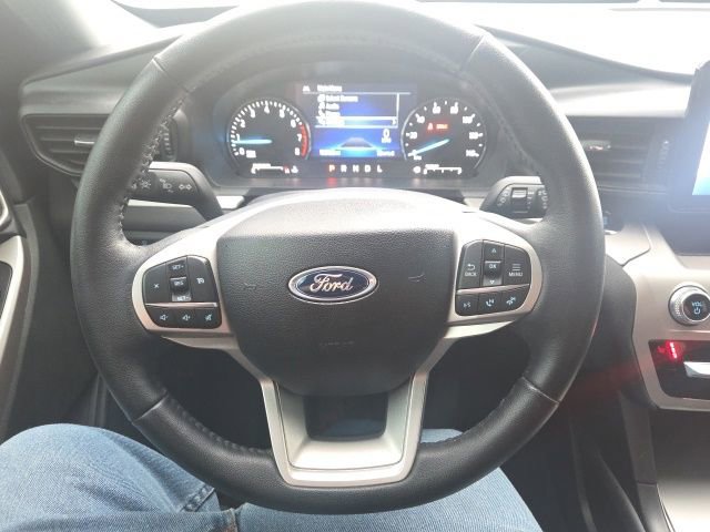 Used 2023 Ford Explorer XLT AWD/4WD image 36