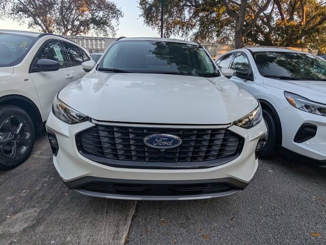 New 2025 Ford Escape SE w/ PHEV Premium Package image 3