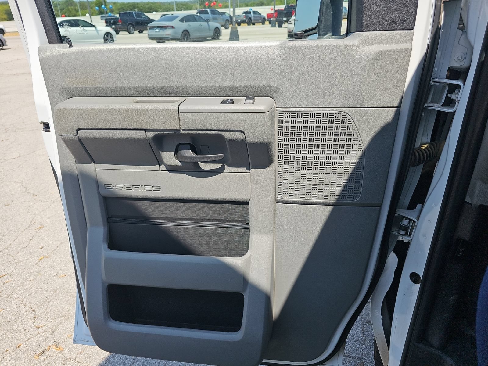 Used 2024 Ford E-450 and Econoline 450 Super Duty w/ Power Windows & Locks Group RWD image 11