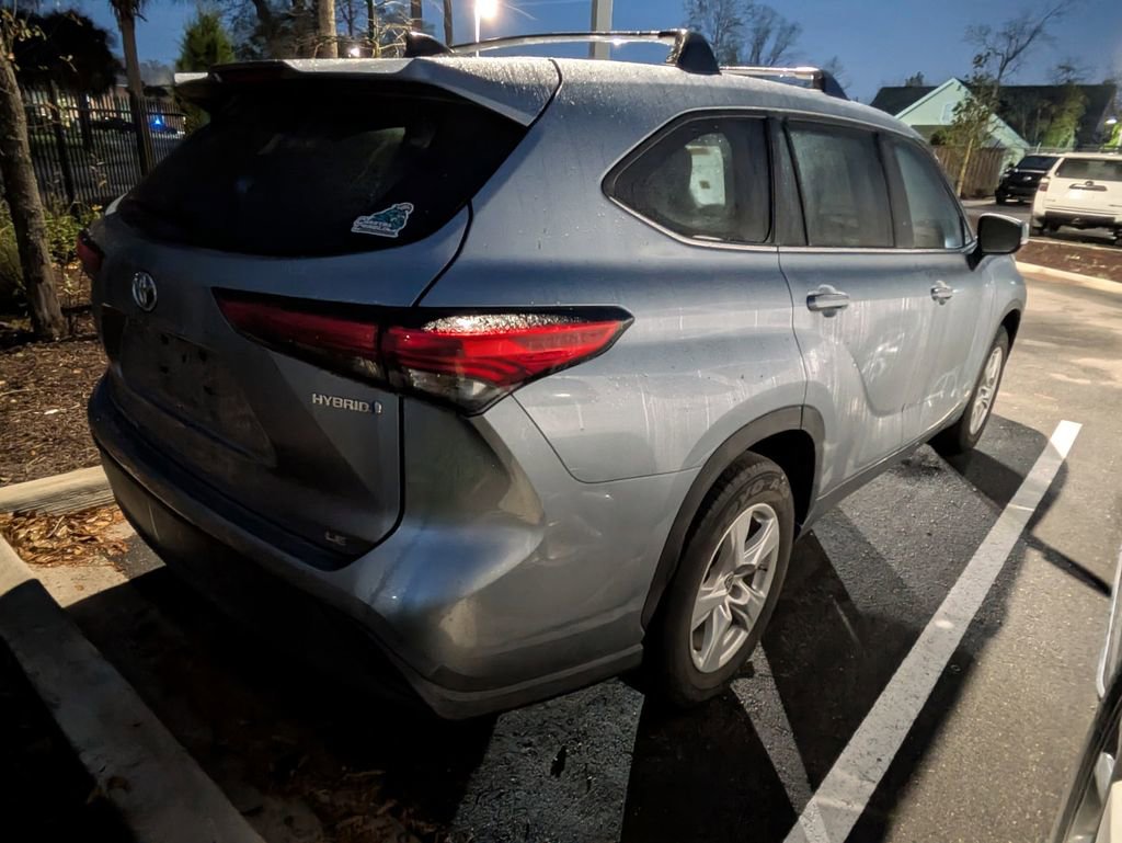 Used 2023 Toyota Highlander LE image 7