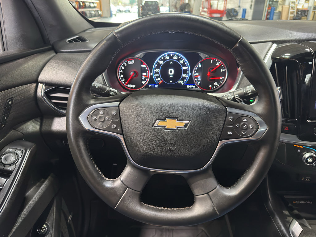 Used 2023 Chevrolet Traverse Premier image 23