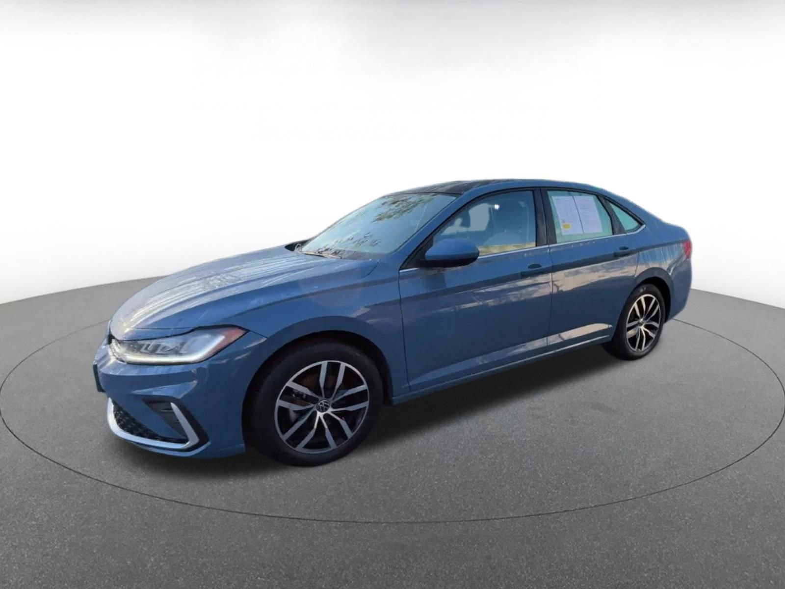 Used 2025 Volkswagen Jetta SE image 8