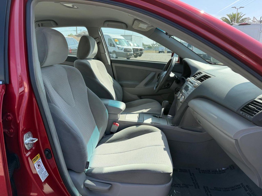 Used 2011 Toyota Camry LE image 19