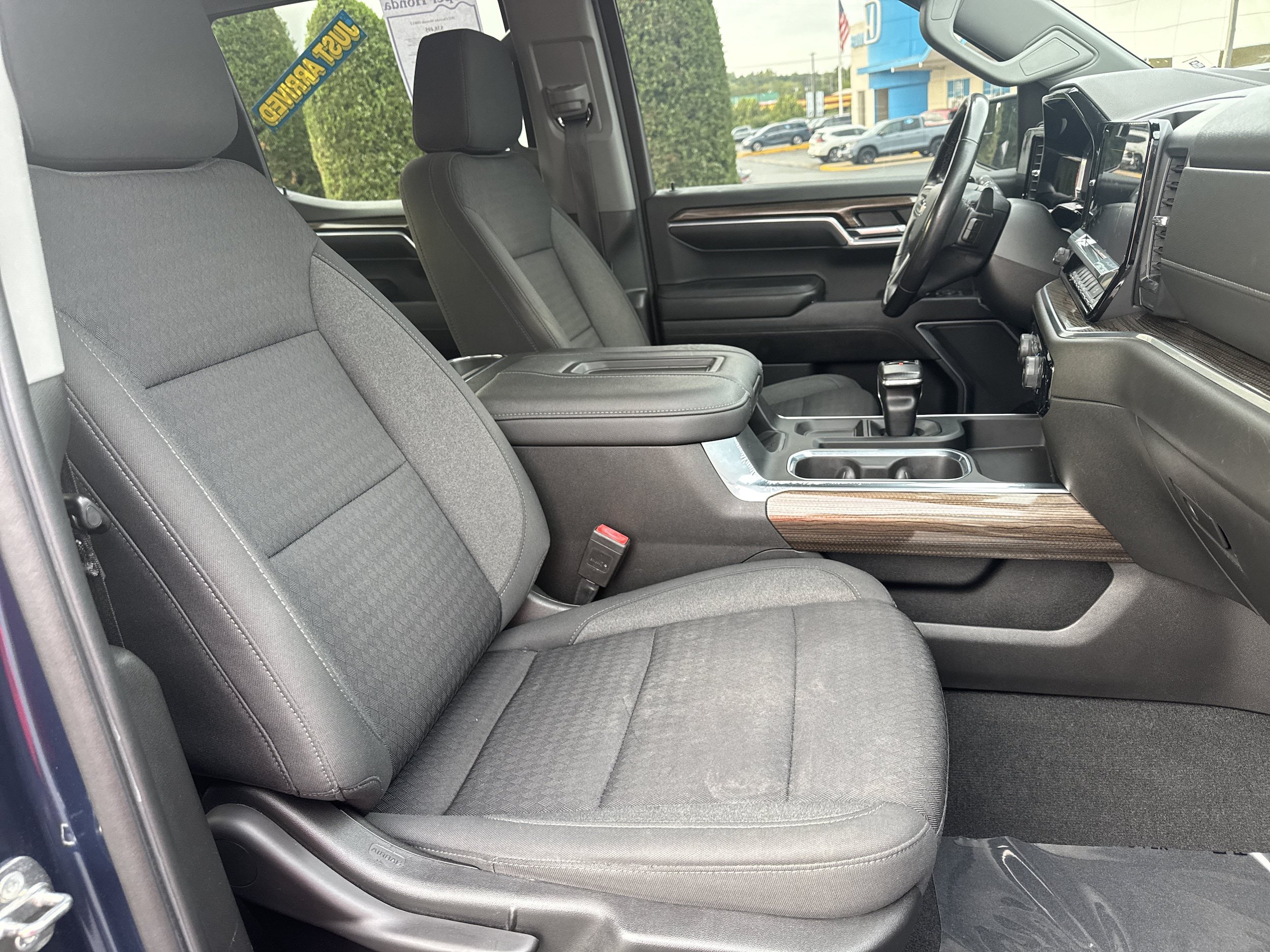 Used 2022 Chevrolet Silverado 1500 LT AWD/4WD image 13