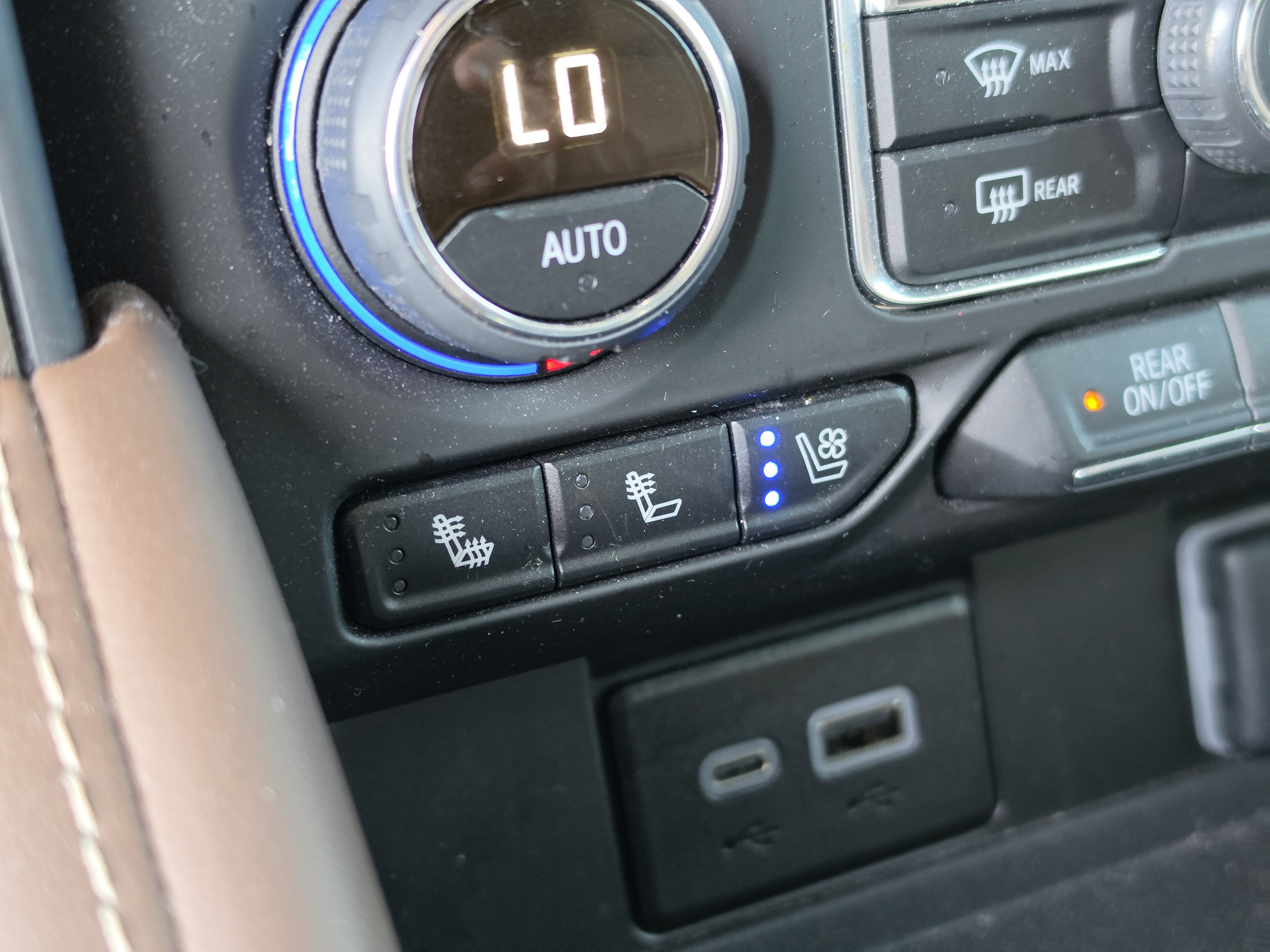 Used 2024 Chevrolet Tahoe High Country w/ LPO, Illumination Package AWD/4WD image 34