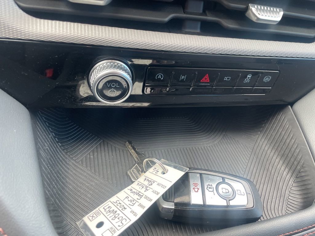 Used 2025 Ford Explorer Active image 19