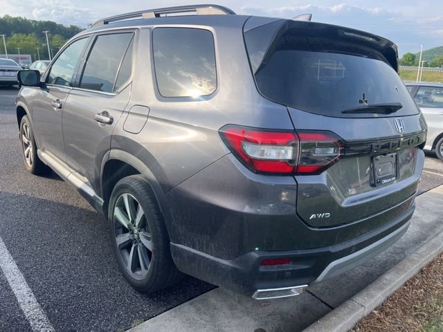 Used 2024 Honda Pilot Touring image 2