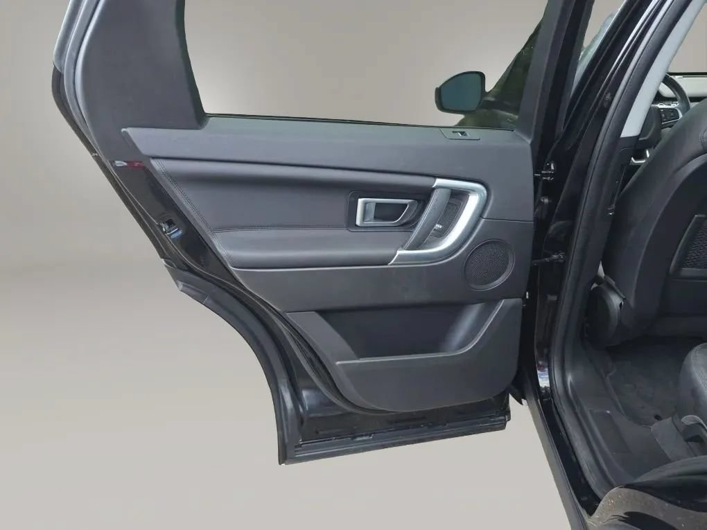 Used 2019 Land Rover Discovery Sport HSE AWD/4WD image 46