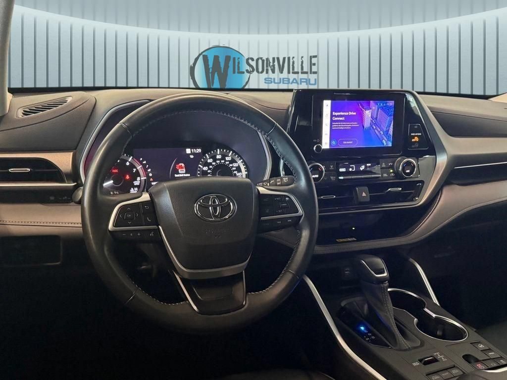 Used 2023 Toyota Highlander XLE AWD/4WD image 14