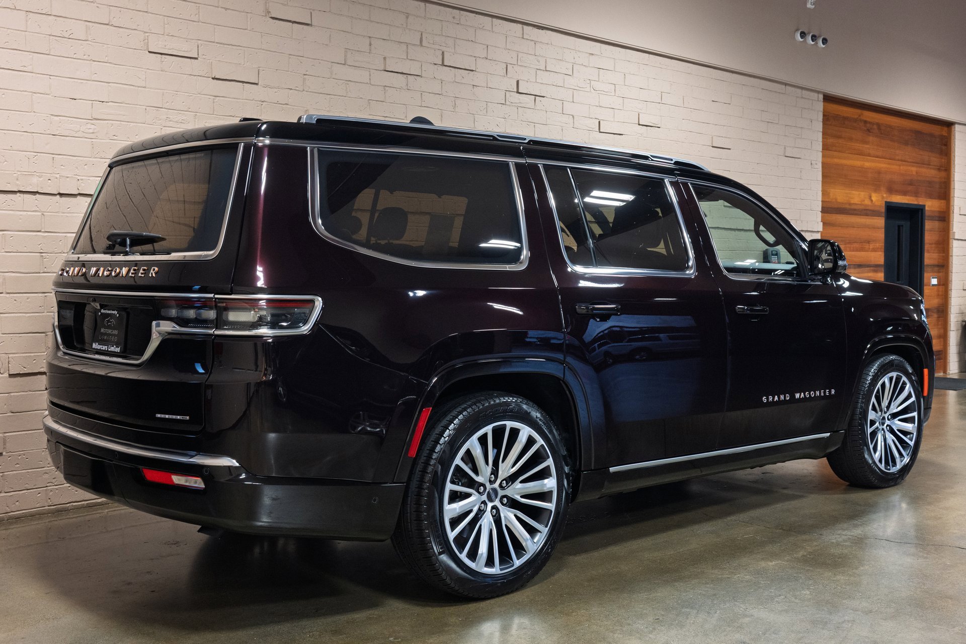 Used 2023 Jeep Grand Wagoneer Series III w/ Rear-Seat Entertainment Group image 4