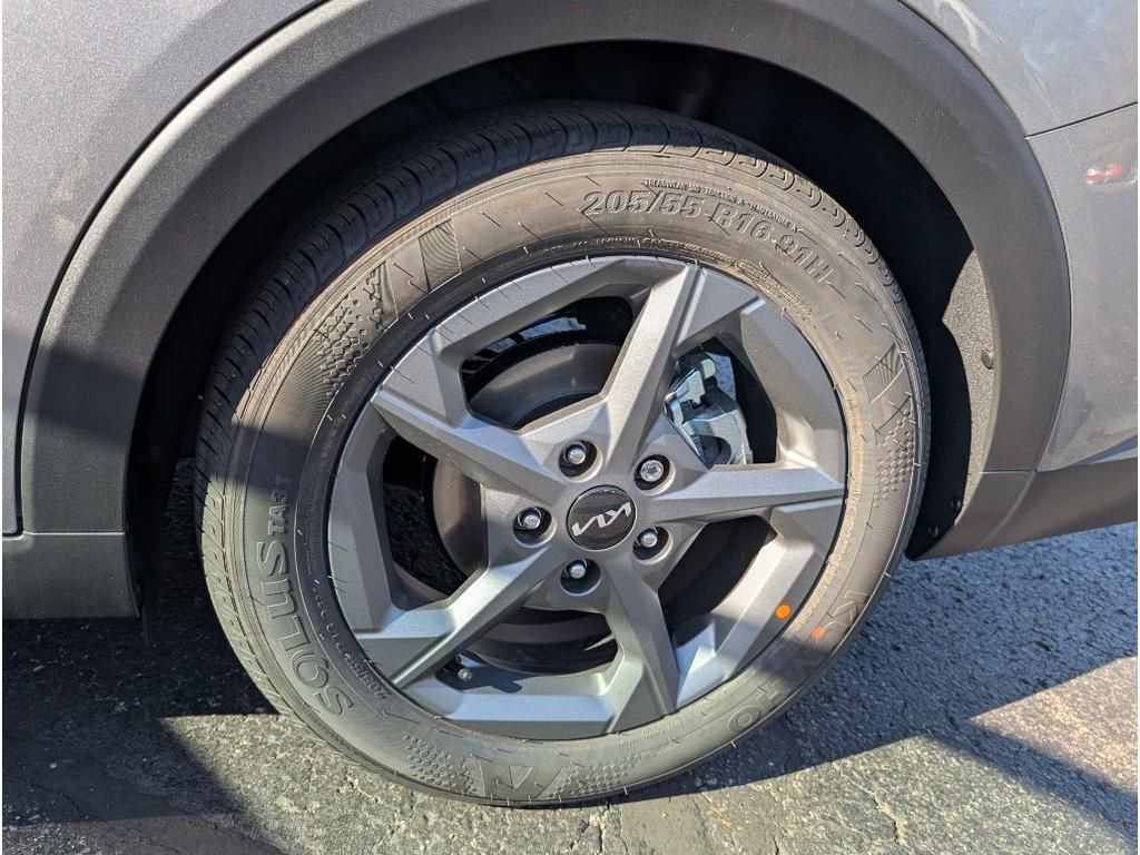 New 2025 Kia K4 LXS image 24
