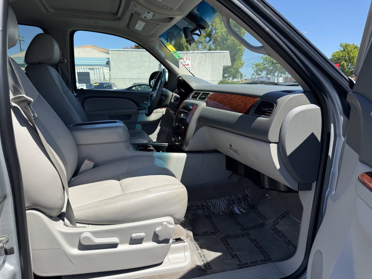 Used 2011 Chevrolet Suburban LT AWD/4WD image 13