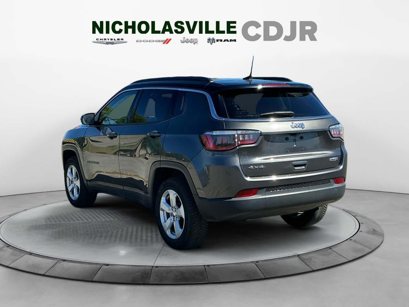 Used 2018 Jeep Compass Latitude w/ Popular Equipment Group AWD/4WD image 3