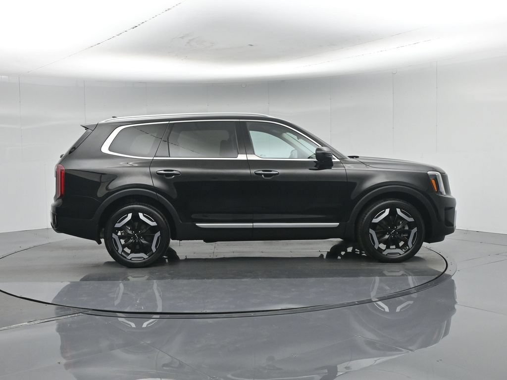 Used 2024 Kia Telluride S FWD image 30