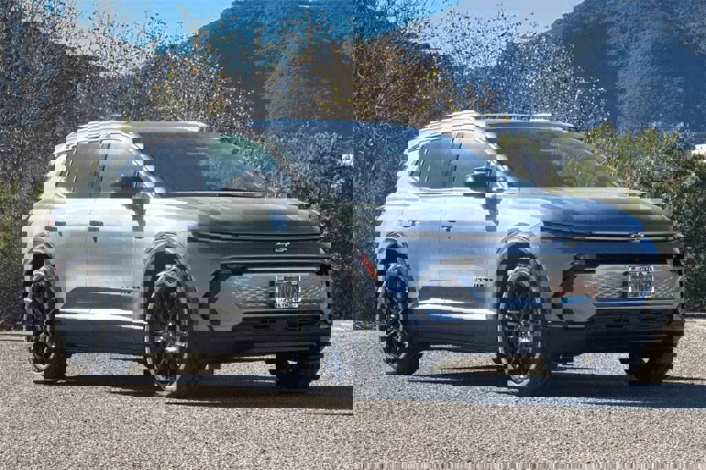 New 2026 Chevrolet Equinox EV LT w/ LPO, Blackout Package image 2