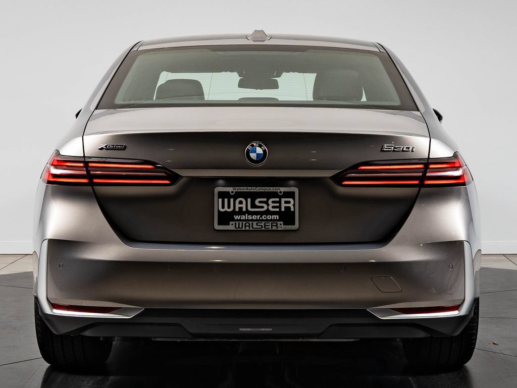 Certified 2025 BMW 530i xDrive w/ Premium Package AWD/4WD image 7