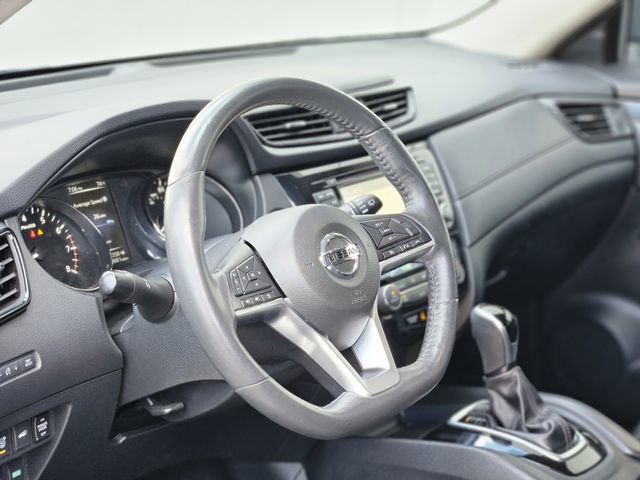 Used 2017 Nissan Rogue SV w/ SV Premium Package FWD image 11