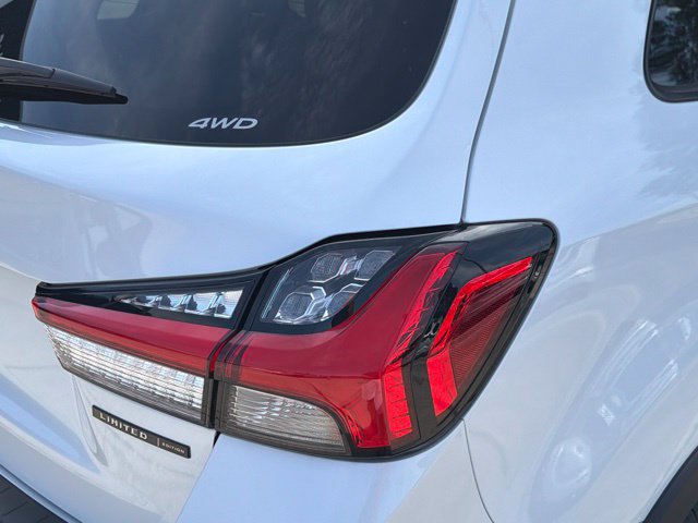New 2027 Mitsubishi Outlander Sport LE AWD/4WD image 12