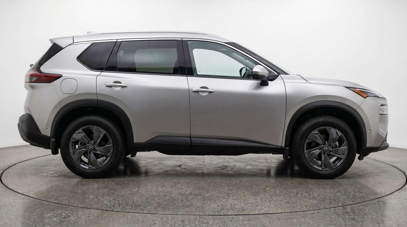 Used 2025 Nissan Rogue SV FWD image 11