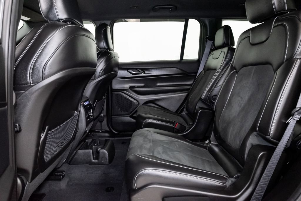 Used 2025 Jeep Grand Cherokee L Altitude image 21