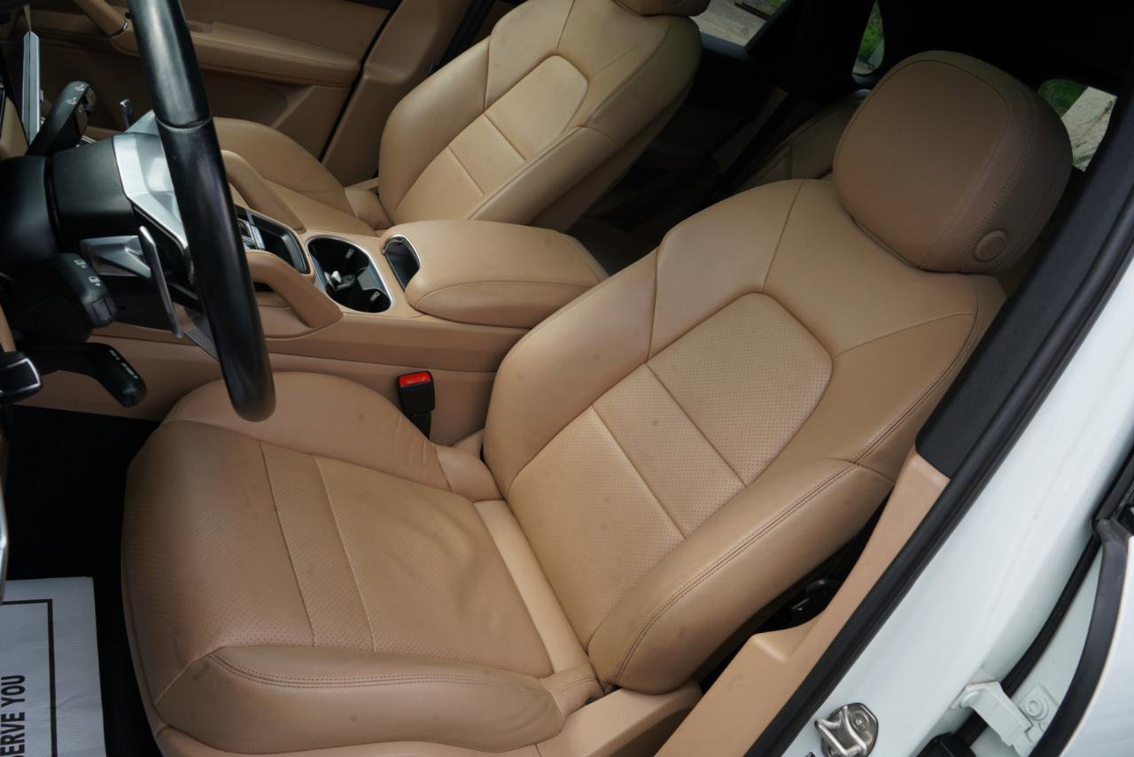 Used 2020 Porsche Cayenne AWD/4WD image 19