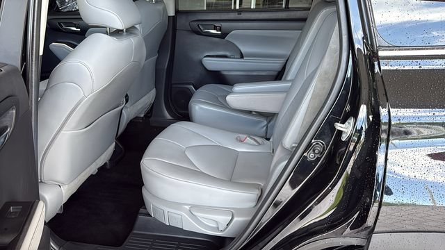 Certified 2021 Toyota Highlander XLE FWD image 17
