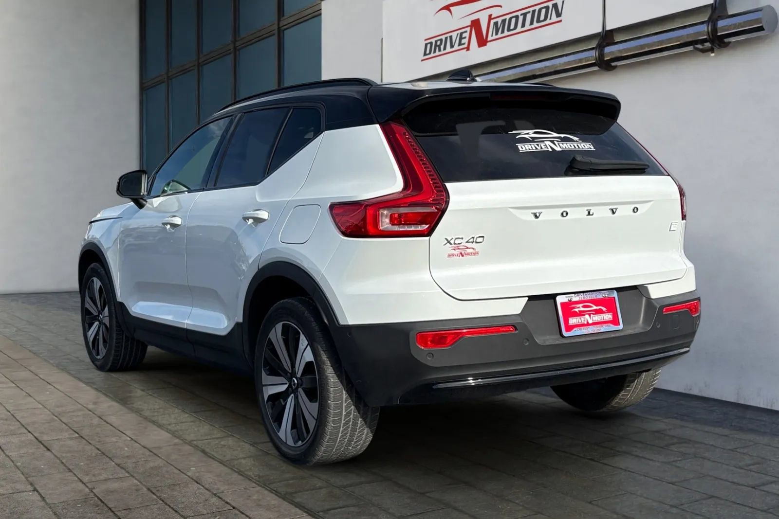 Used 2023 Volvo XC40 Recharge Plus image 6