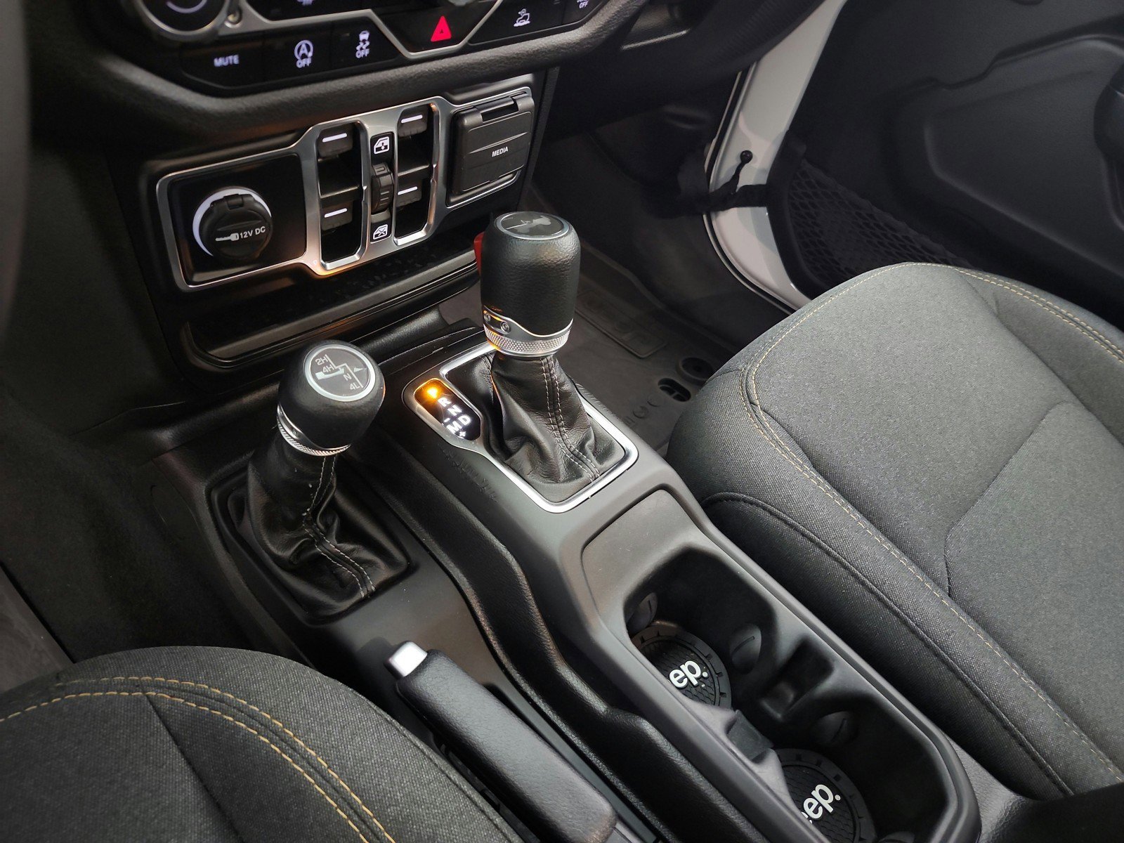 Used 2024 Jeep Wrangler Sport S image 12