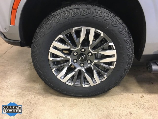 Used 2025 Chevrolet Suburban Z71 w/ Comfort Package image 12