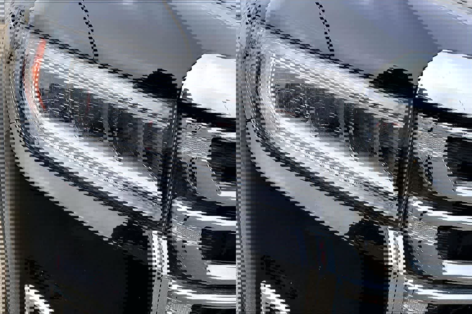 Used 2023 GMC Acadia SLE w/ Driver Convenience Package image 31