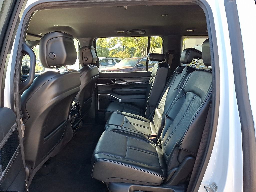 Used 2024 Jeep Wagoneer Series II w/ Flexible Seating Group image 11