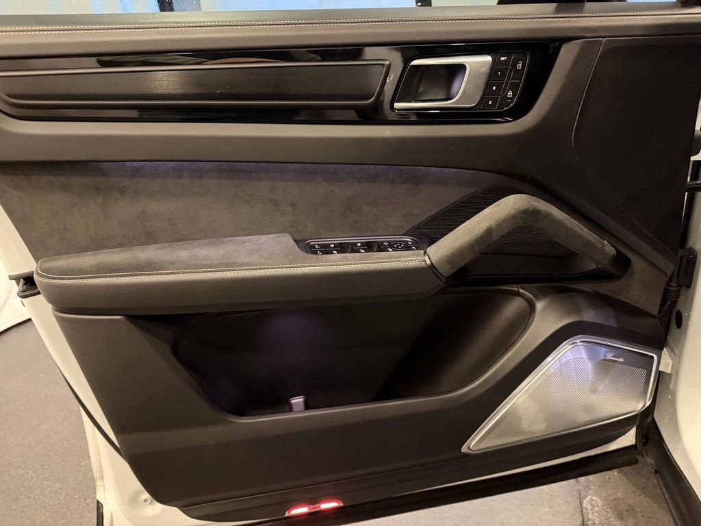 Certified 2022 Porsche Cayenne Turbo GT AWD/4WD image 14