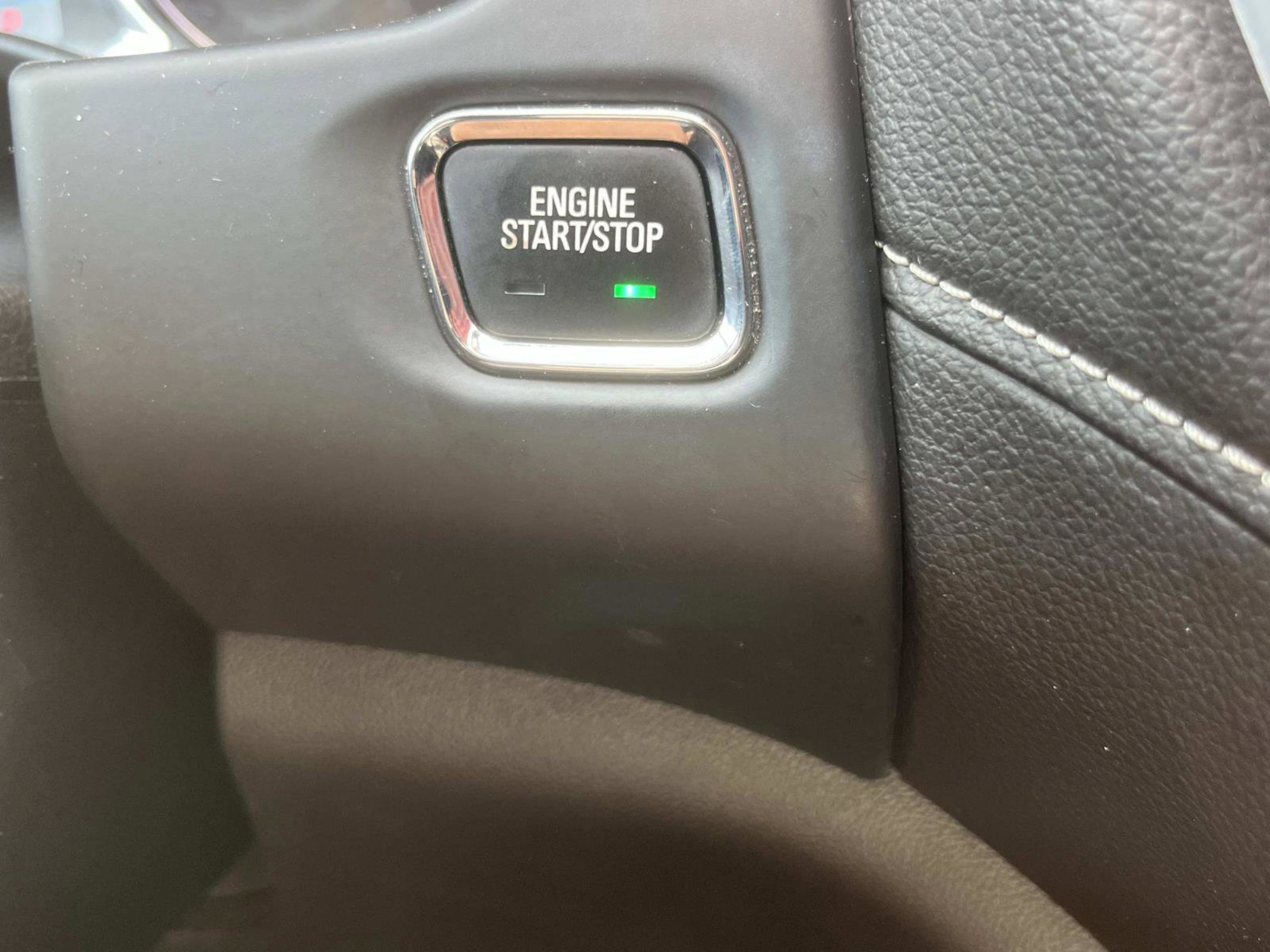 Used 2023 GMC Acadia SLE image 35