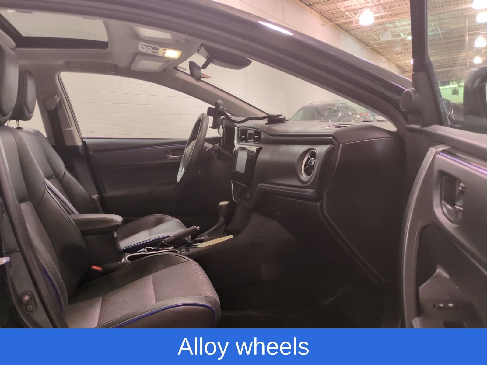Used 2017 Toyota Corolla SE w/ SE Premium Package image 10