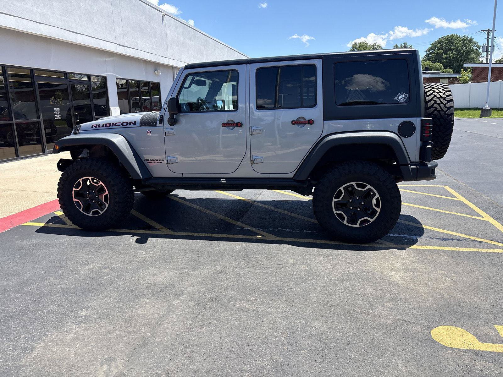 Used 2017 Jeep Wrangler Unlimited Rubicon AWD/4WD image 8