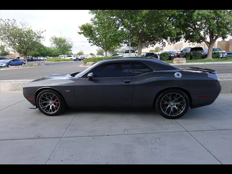 Used 2016 Dodge Challenger SRT RWD image 9