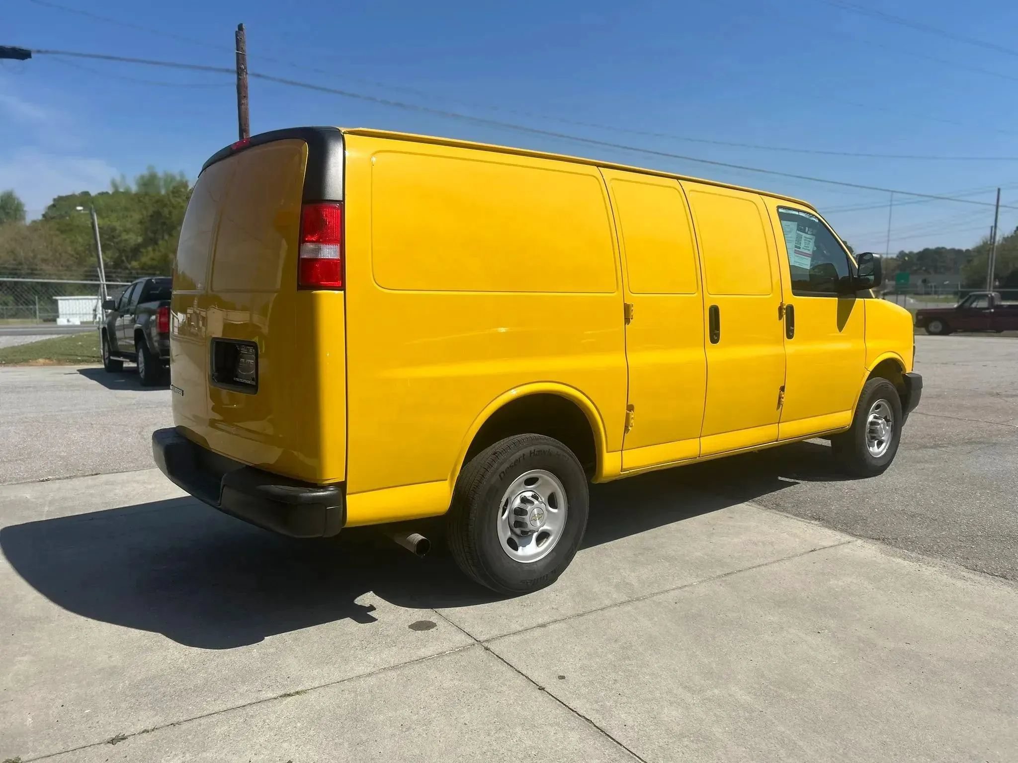 Used 2023 Chevrolet Express 2500 RWD image 6