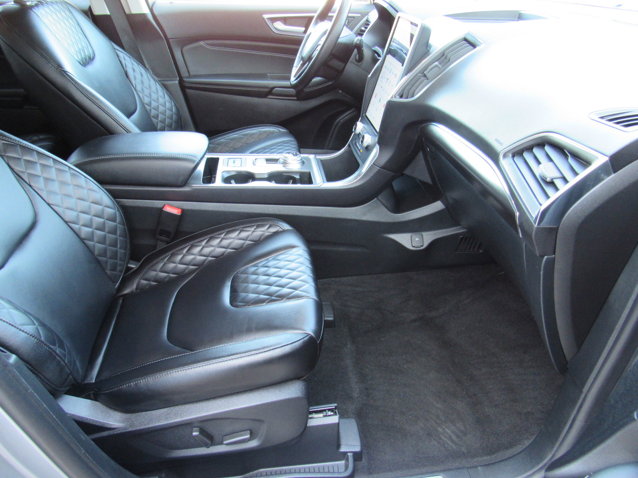 Used 2024 Ford Edge Titanium image 26